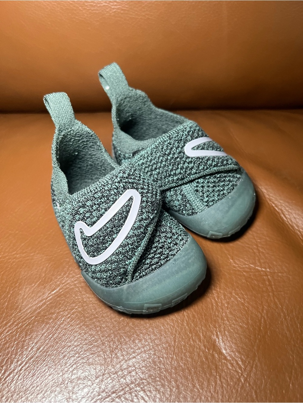 Nike Swoosh 1 Baby Size 3 Dark Green Slip-On Knit Shoes APMA approved💕